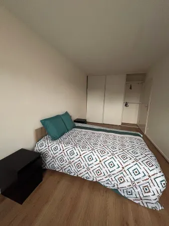 Large 15.47m2 bedroom in shared apartment