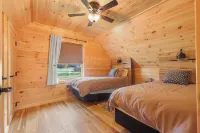 Cozy Cabin built 2024  in Deposit,NY Short walk to best Fly Fishing in Northeast Hotels in Deposit