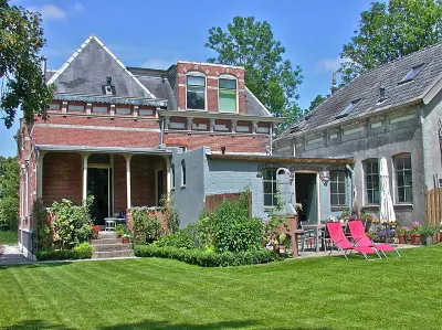 Completely renovated former coach house of villa “Hoeve Ceres” from 1898 โรงแรมใน