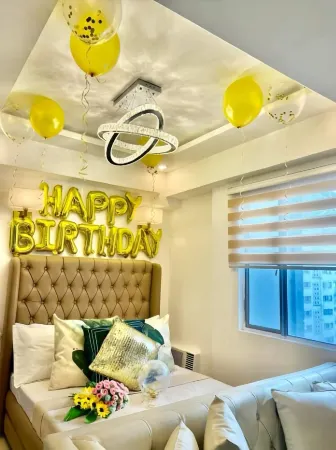 Condo Near Airport Okada MOA w/ 60 inch smart TV Отели рядом с достопримечательностью «Сейнт Джеймс Грэйт Пэриш»