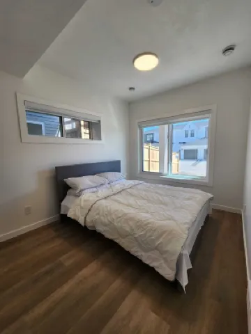 Very bright walkout basement Close to Mountains