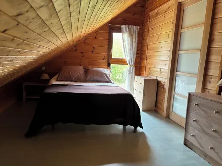 Quiet Finnish-style chalet with 11 ares of fully enclosed garden Отели в г. Жирмон-Валь-д'Ажоль