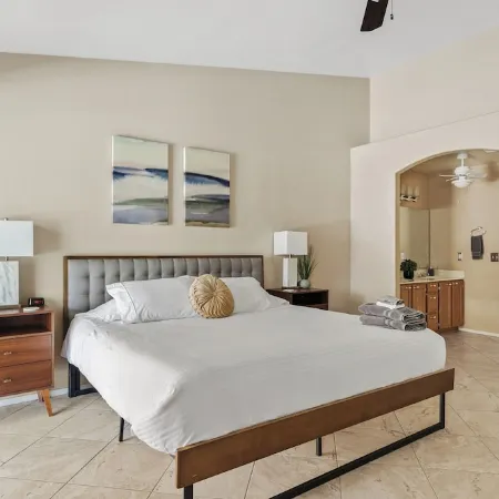 Prime Location With Pool Just 3-mins From Westgate Entertainment!
