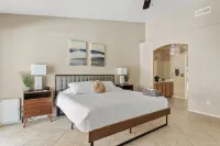 Prime Location With Pool Just 3-mins From Westgate Entertainment! - Private Pools