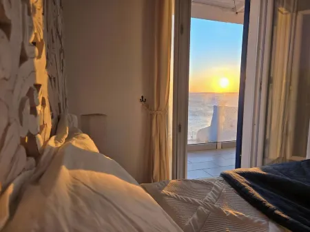 Divina Seaside Suite Ischia Отели рядом с достопримечательностью «Искья»