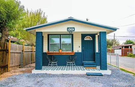 Charming 2-bedroom CASITA with AC and WiFi in Pharr