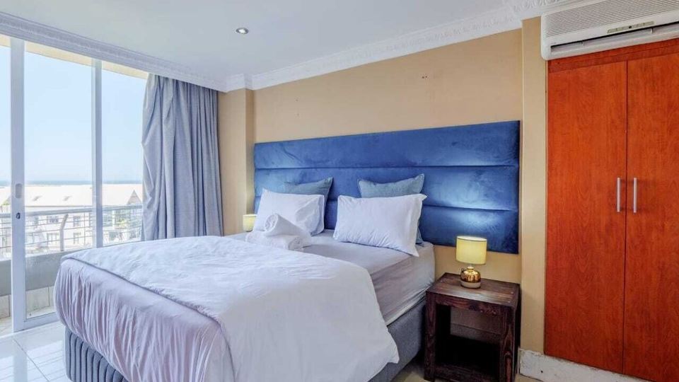 LUXURY 2 BEDROOM APARTMENT - DBN THE SAILS WATERFRONT