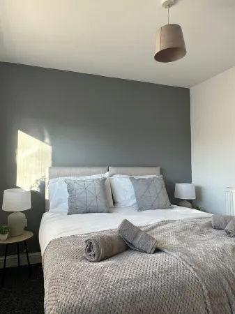 Comfy 1 Bedroom Apartment Отели рядом с достопримечательностью «Кобс»