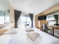 Résidence le Crystal โรงแรมในดีนาร์