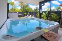 Casita Coral: 5-Star Stay with King Bed, Hot Tub, Backyard Oasis, & Pet-Friendly