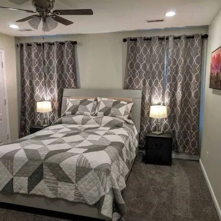 Renovated 3 bd 2.5 bath centrally located next to MTSU/Night life/Restaurants/DT