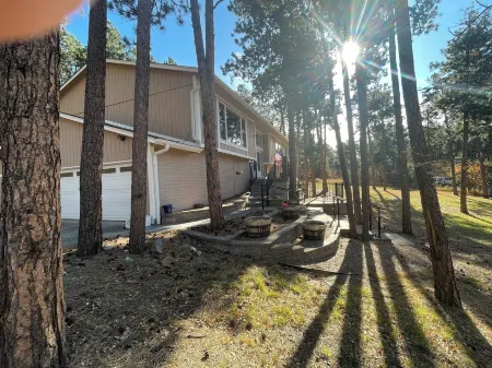 Spacious 4-bed house in the woods of beautiful Monument by the Air Force Academy