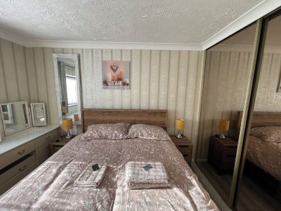 3 Bedroom House Close to Town Centre and Train Station with Driveway and Garden