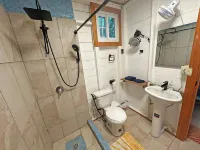 REEF HOUSE: Waterfront, Caribbean Paradise Jungle Cabin in Bastimentos w/ AC