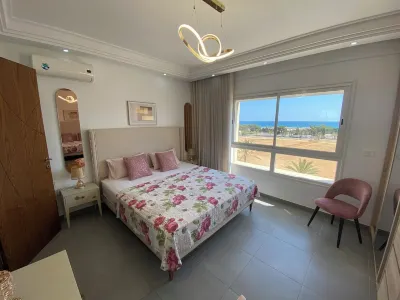 Haut Standing apartment in a prime location: just 5 minutes from the beach, with sea views Отели в г. 