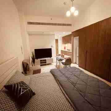 Spacious studio Apartment with Garden Rooms