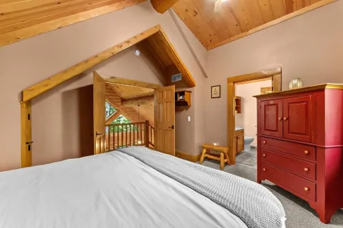 Boyne Mountain Cabin with Hot Tub Next to Skiing and Golf!