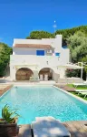 Ostuni Beachfront Villa with Pool & Private Parking, Luxury Holidays - ヴィラ