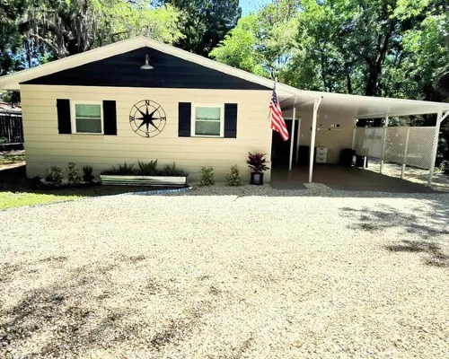 Withlacoochee River, 2/2,pet friendly, sleeps 6, fishing, scalloping, boating. Hotels in Inglis