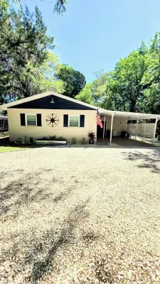 Withlacoochee River, 2/2,pet friendly, sleeps 6, fishing, scalloping, boating.