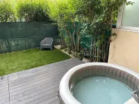 Apartment with garden and jacuzzi!