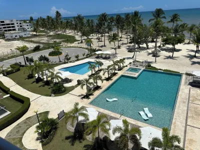 3-bedroom, beachfront, duplex penthouse, jacuzzi Hotels in 