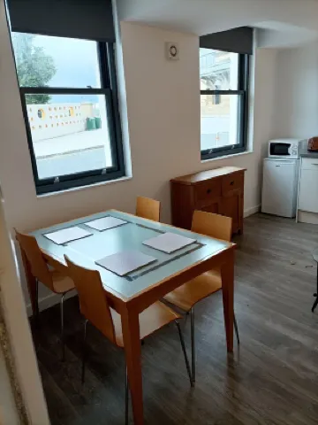 Spacious one bedroom & Living Room family apartment - non smoker