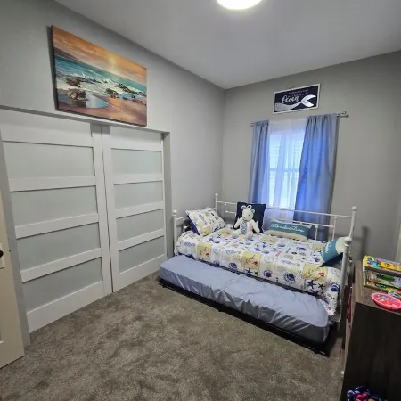 Charming 2-bedroom house in central Lafayette. 3 minute walk to ColumbianPark