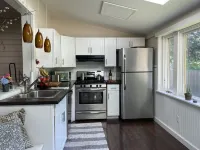 Peaceful Cottage with Mountain Views