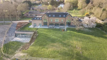 Gîte - Le Mont This upmarket space has everything to please families and friends!