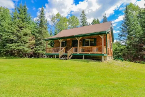MOOSE CALL INN, Cozy 2bedroom house in Rangeley, snowmobile from the front door!