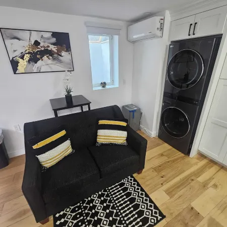 The Mini-Lux B. at Lower Atwells Avenue Laundry & Dishwasher Close to DT