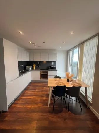 Luxury, Centrally Located 2 Bedroom Duplex Apt with Skyline View Balcony