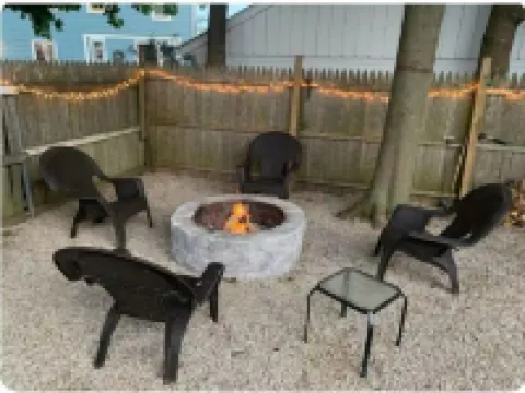 Townhouse Close to Downtown Newport & Beaches