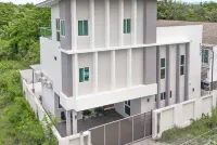 6BR Pool Villa w/ Karaoke and Pool Table near Golf Hotels in Ton Pao