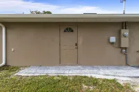 Vibrant Studio near Eastern Florida State College!