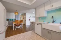 Cypress-Charming 3-bedroom home with AC, WiFi & Pool, close to Disney & Beaches