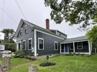 Charming newly renovated home in Little Compton. Hotele w: Little Compton