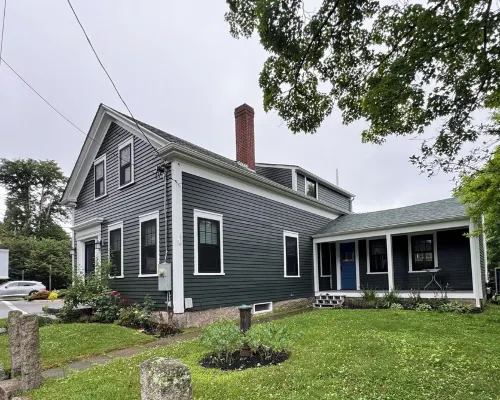 Charming newly renovated home in Little Compton. Hotels in Little Compton