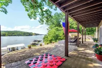 Lakeside Oasis Room for 12!