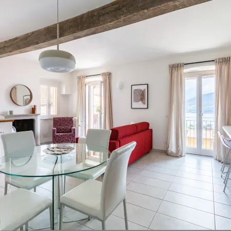 Lake View Terrace Apartment