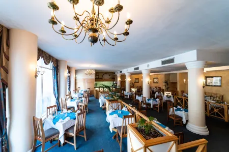 Gooderson Tropicana Hotel Отели в г. Дурбан