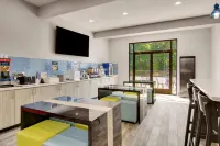 Clarion Pointe on the Lake Clarksville-South Hill West Hotels in Clarksville