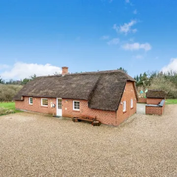 "Aagot" - 1.7km from the sea