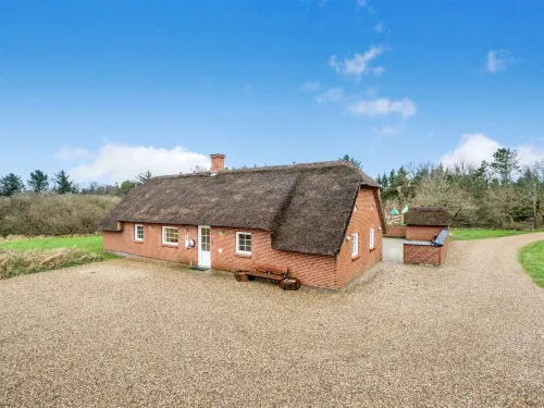 "Aagot" - 1.7km from the sea