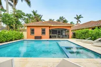 Coastal Naples Getaway ~ 2 Mi to Beaches! - Beach