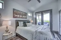 Upscale 5BR Home on Lake Travis with HotTub & Lake Views Hotels in Lakeway