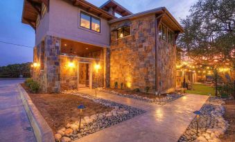 Luxury Hill Country Villa with Pool-Hot Tub-Views
