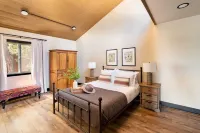 Big Sky by AvantStay Mountain Home w Great Views Hot Tub Al Fresco Dining