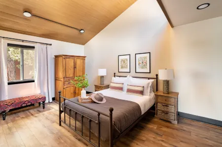 Big Sky by AvantStay Mountain Home w Great Views Hot Tub Al Fresco Dining